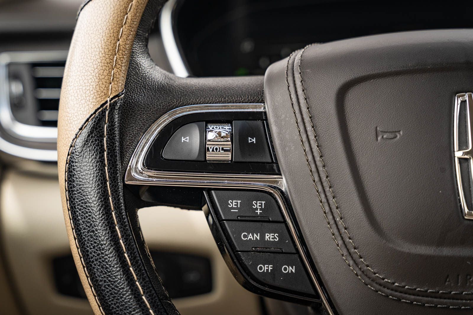 2018 Lincoln Continental Premiere