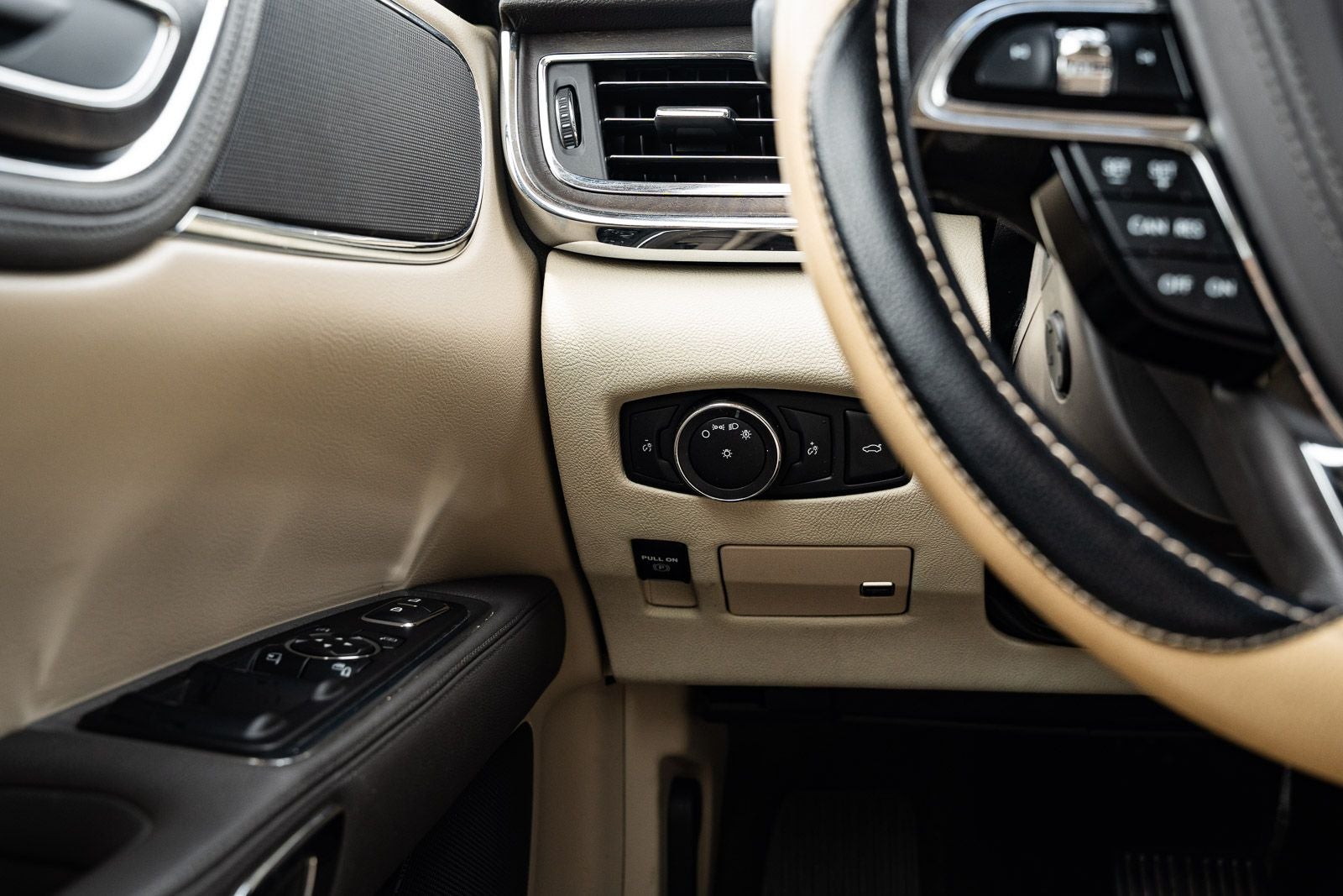 2018 Lincoln Continental Premiere