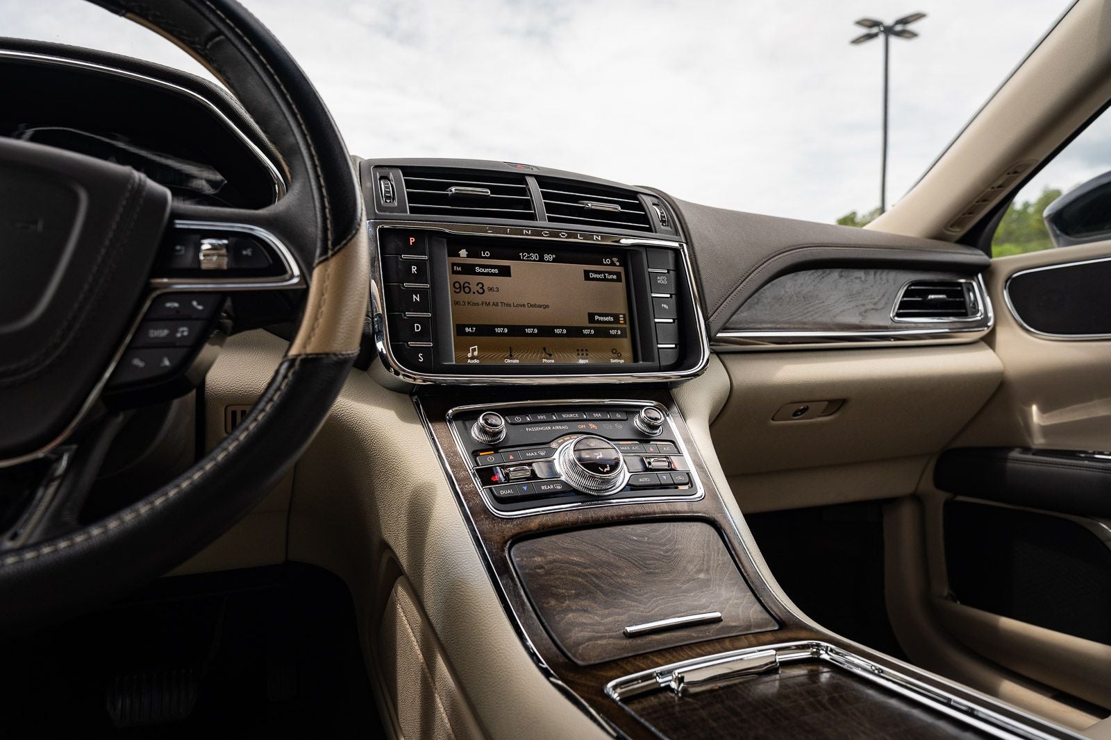 2018 Lincoln Continental Premiere