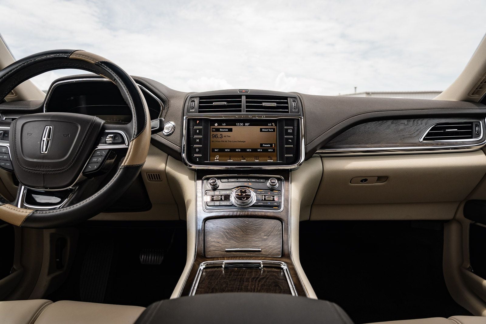 2018 Lincoln Continental Premiere