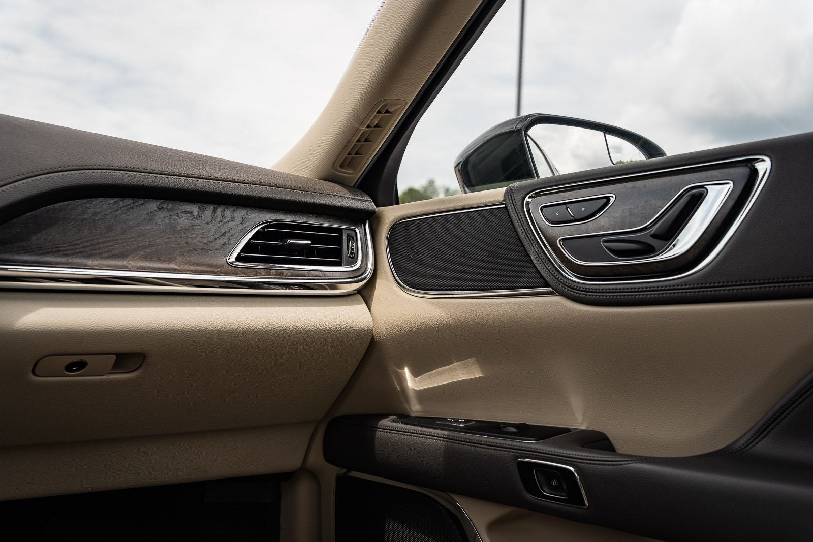 2018 Lincoln Continental Premiere