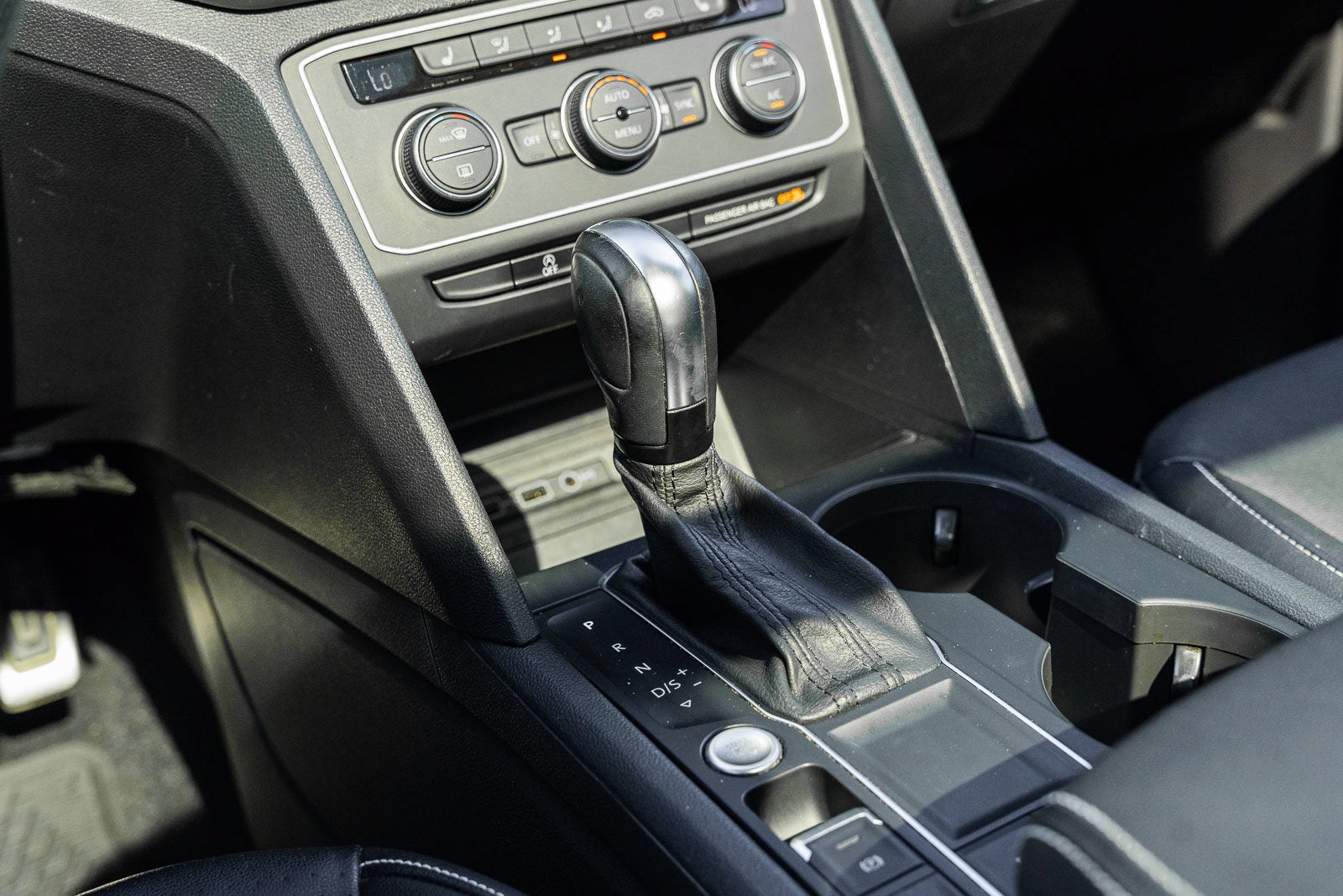 2020 Volkswagen Atlas Cross Sport 3.6L V6 SE w/Technology R-Line 4Motion
