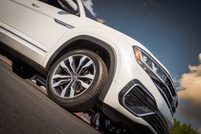 2022 Volkswagen Atlas Cross Sport 3.6L V6 SEL Premium R-Line