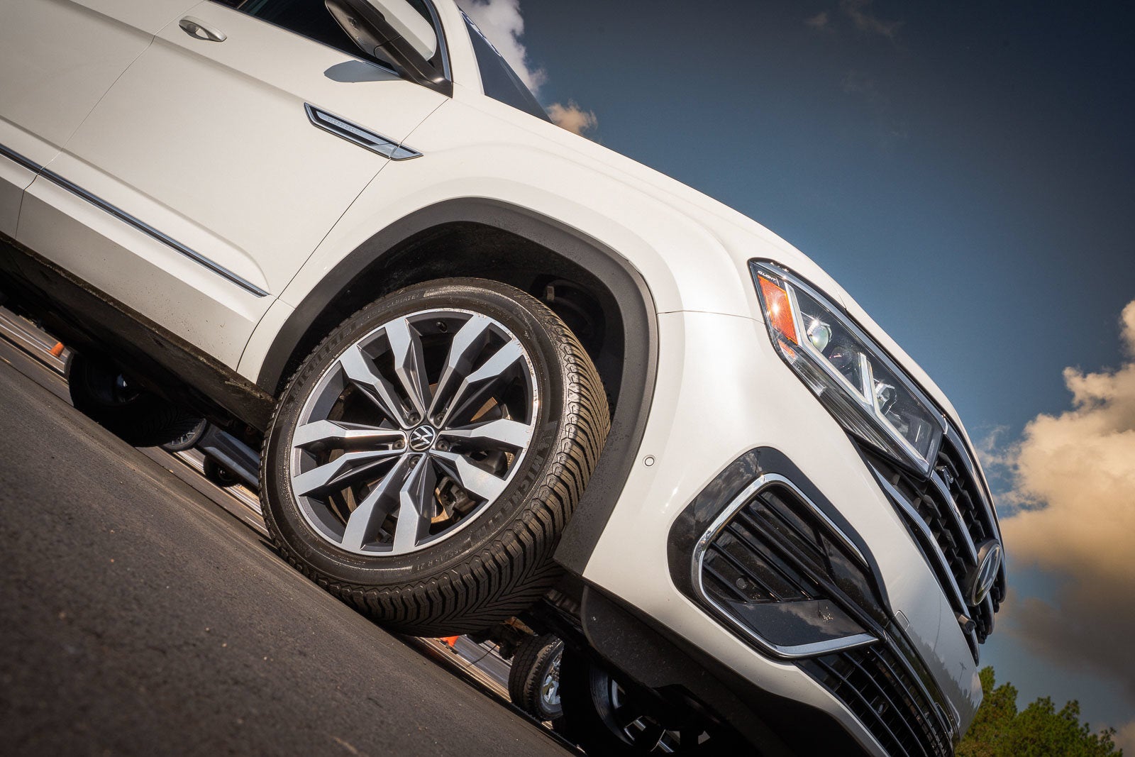 2022 Volkswagen Atlas Cross Sport 3.6L V6 SEL Premium R-Line