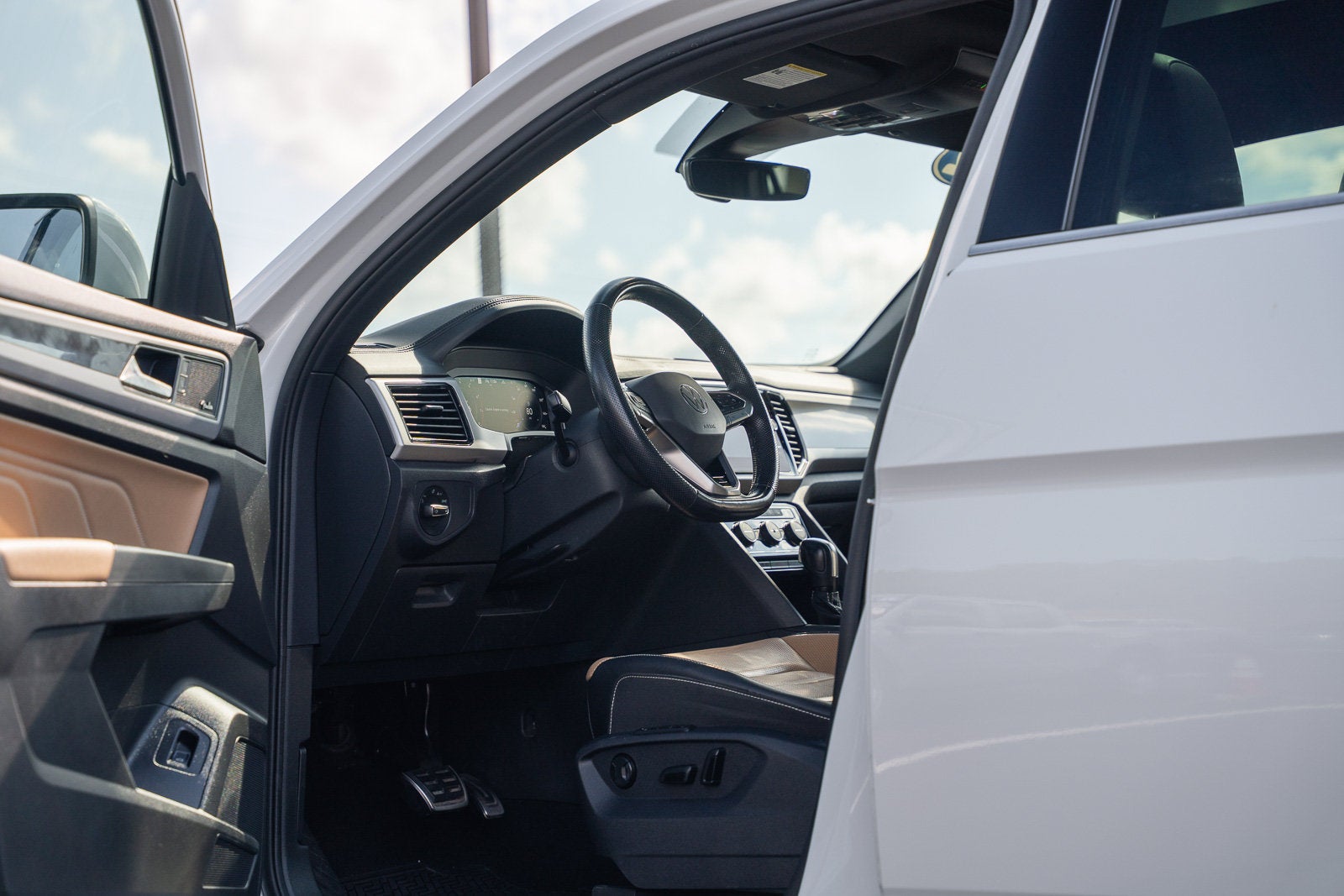 2022 Volkswagen Atlas Cross Sport 3.6L V6 SEL Premium R-Line