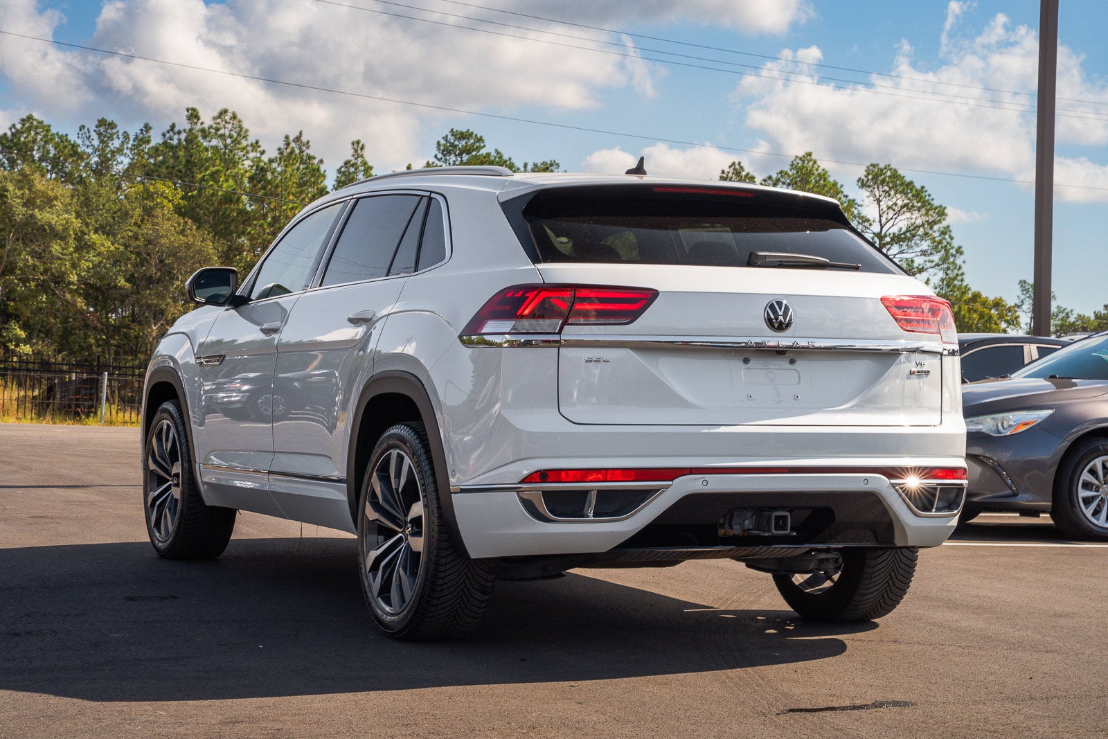 2022 Volkswagen Atlas Cross Sport 3.6L V6 SEL Premium R-Line