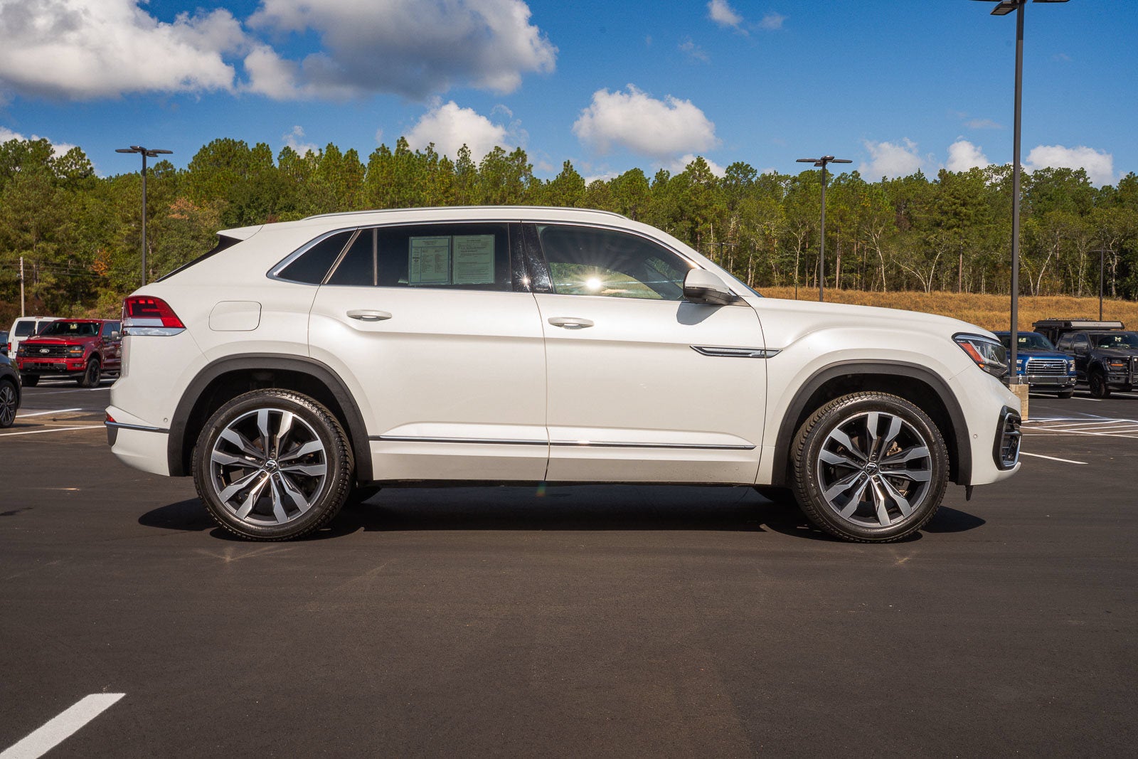 2022 Volkswagen Atlas Cross Sport 3.6L V6 SEL Premium R-Line