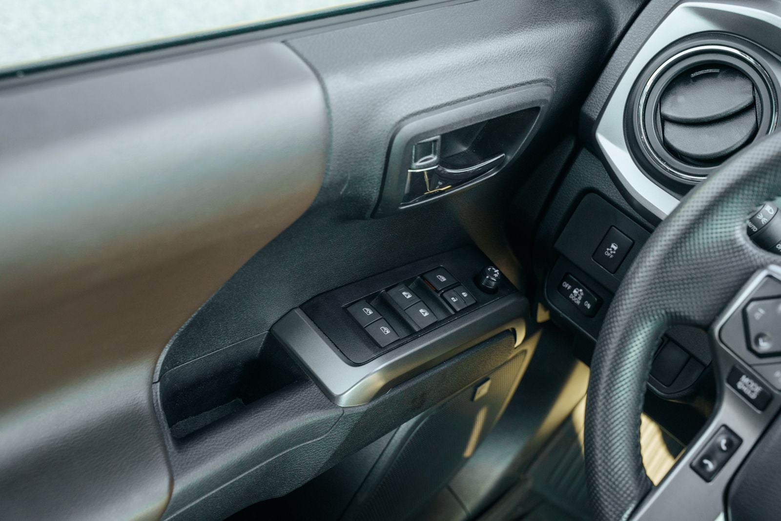 2023 Toyota Tacoma Limited V6