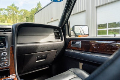 2015 Lincoln Navigator Base