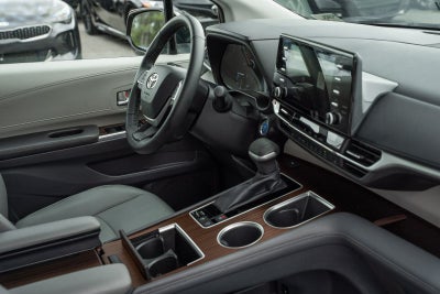 2022 Toyota Sienna XLE 8 Passenger