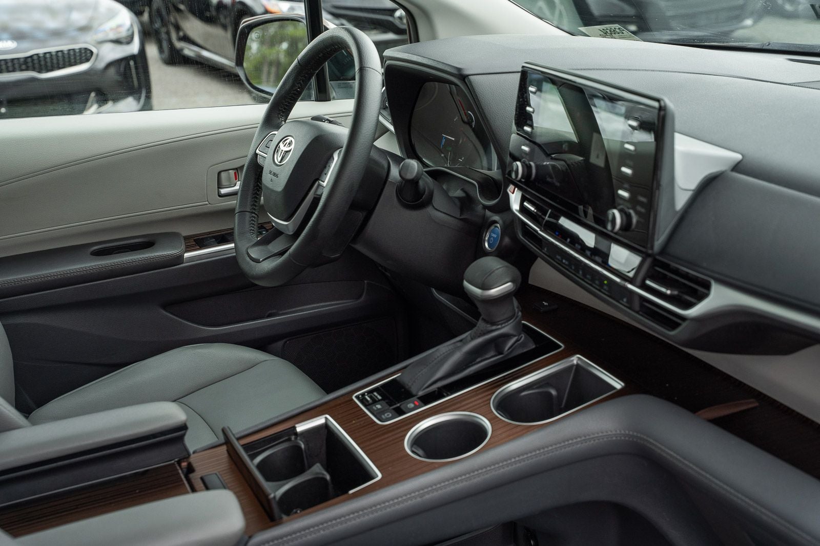 2022 Toyota Sienna XLE 8 Passenger