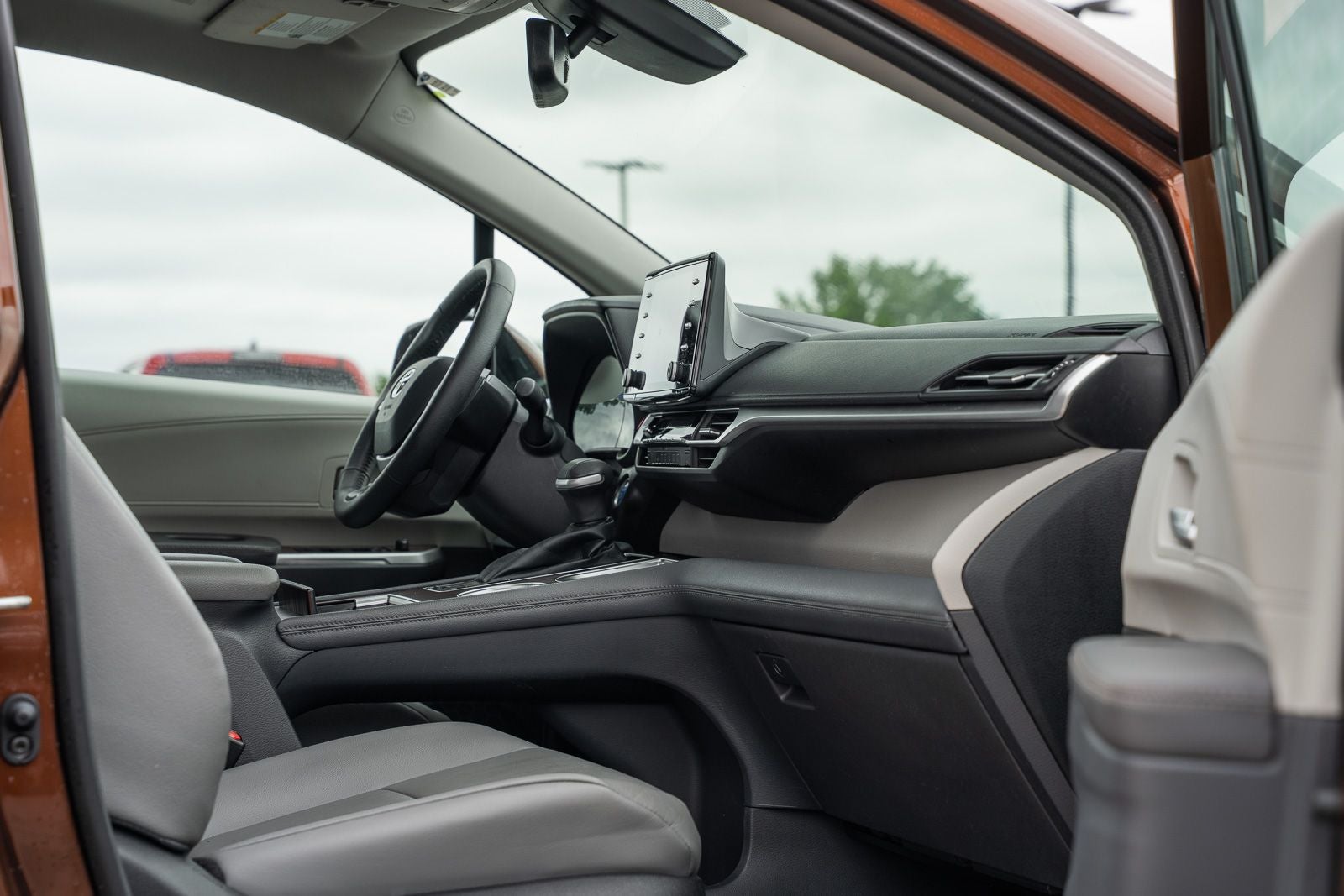 2022 Toyota Sienna XLE 8 Passenger