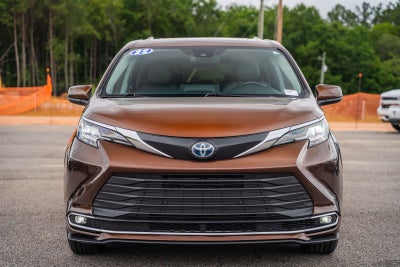 2022 Toyota Sienna XLE 8 Passenger
