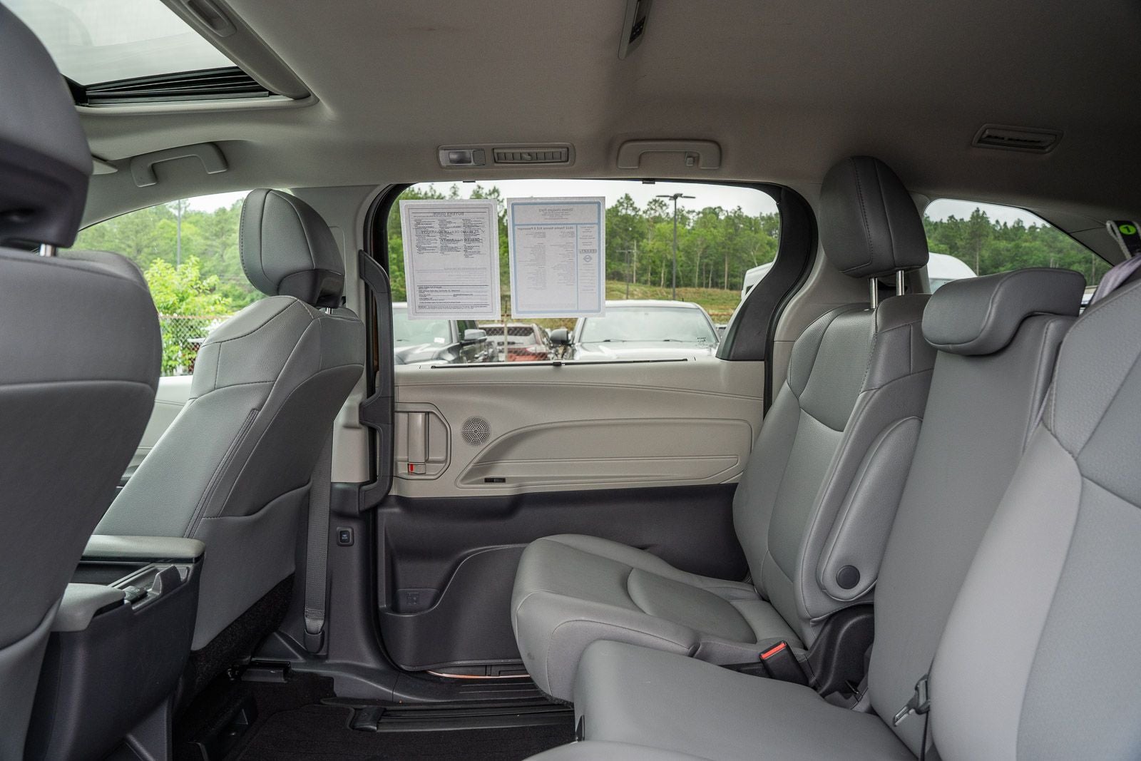2022 Toyota Sienna XLE 8 Passenger