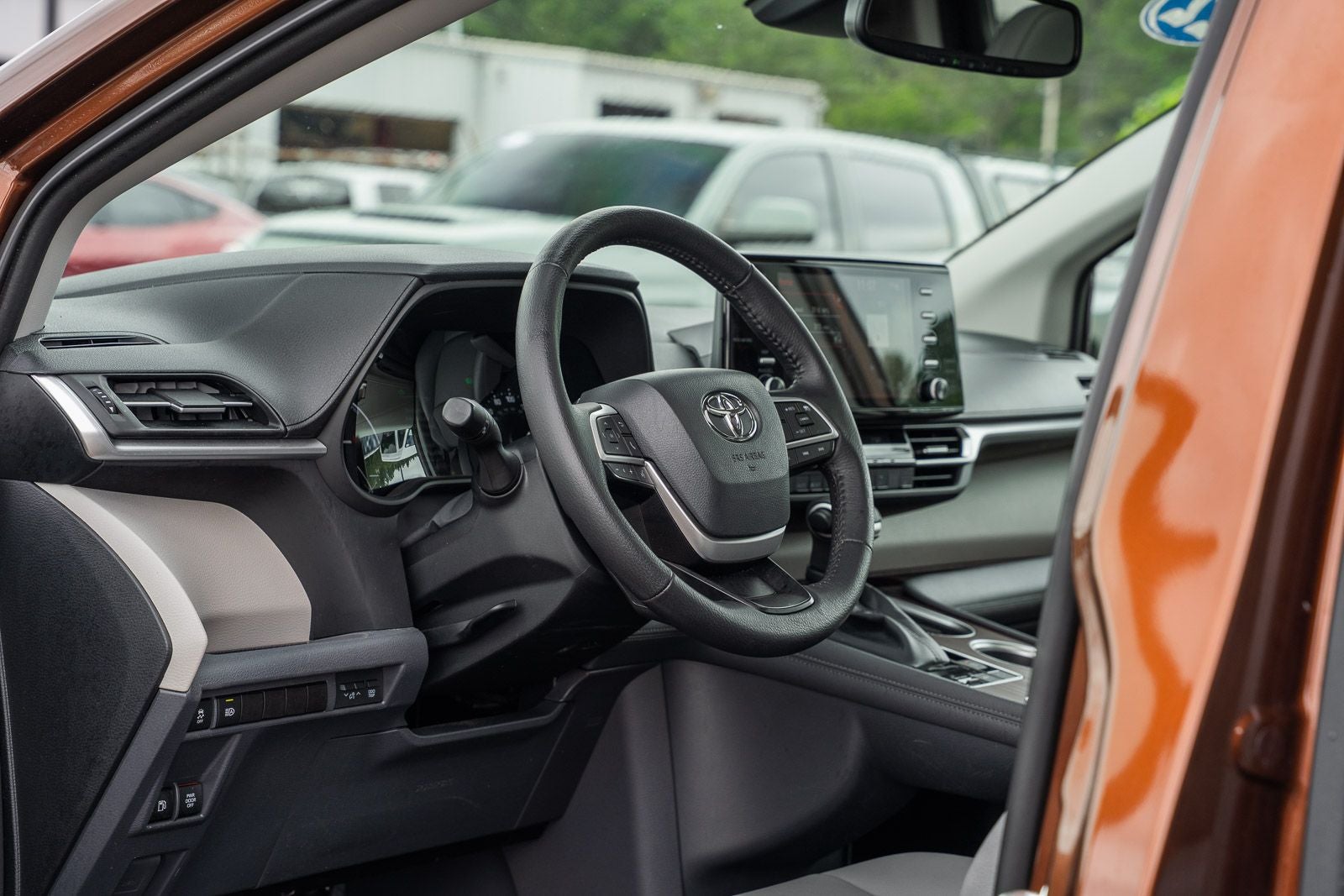 2022 Toyota Sienna XLE 8 Passenger
