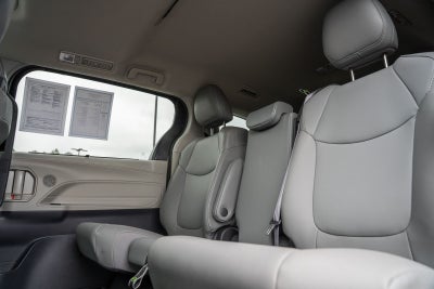 2022 Toyota Sienna XLE 8 Passenger