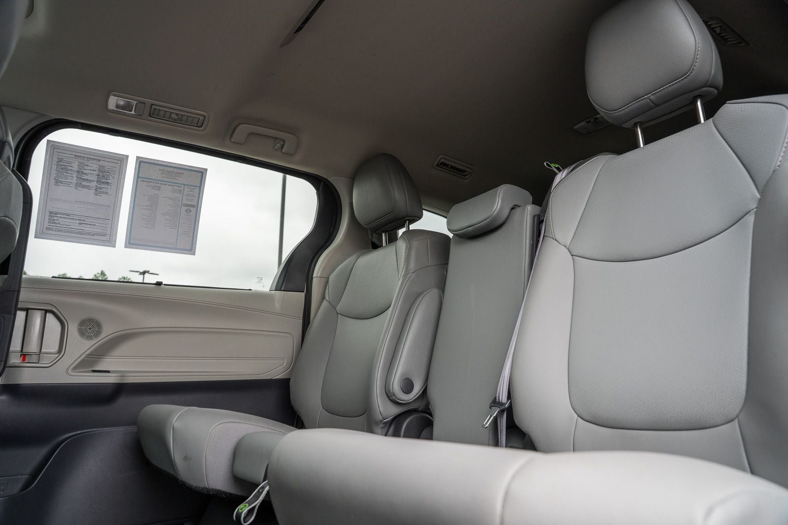 2022 Toyota Sienna XLE 8 Passenger