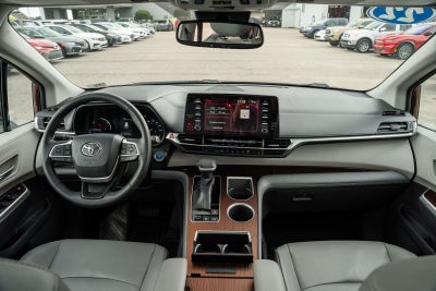 2022 Toyota Sienna XLE 8 Passenger