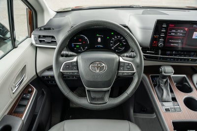 2022 Toyota Sienna XLE 8 Passenger
