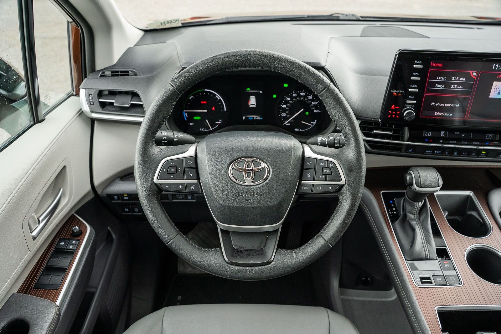 2022 Toyota Sienna XLE 8 Passenger
