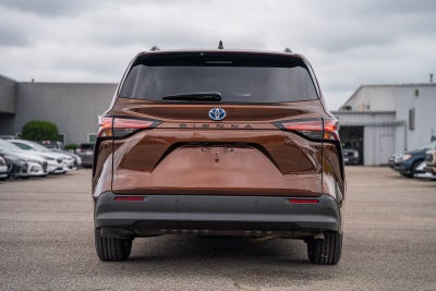 2022 Toyota Sienna XLE 8 Passenger