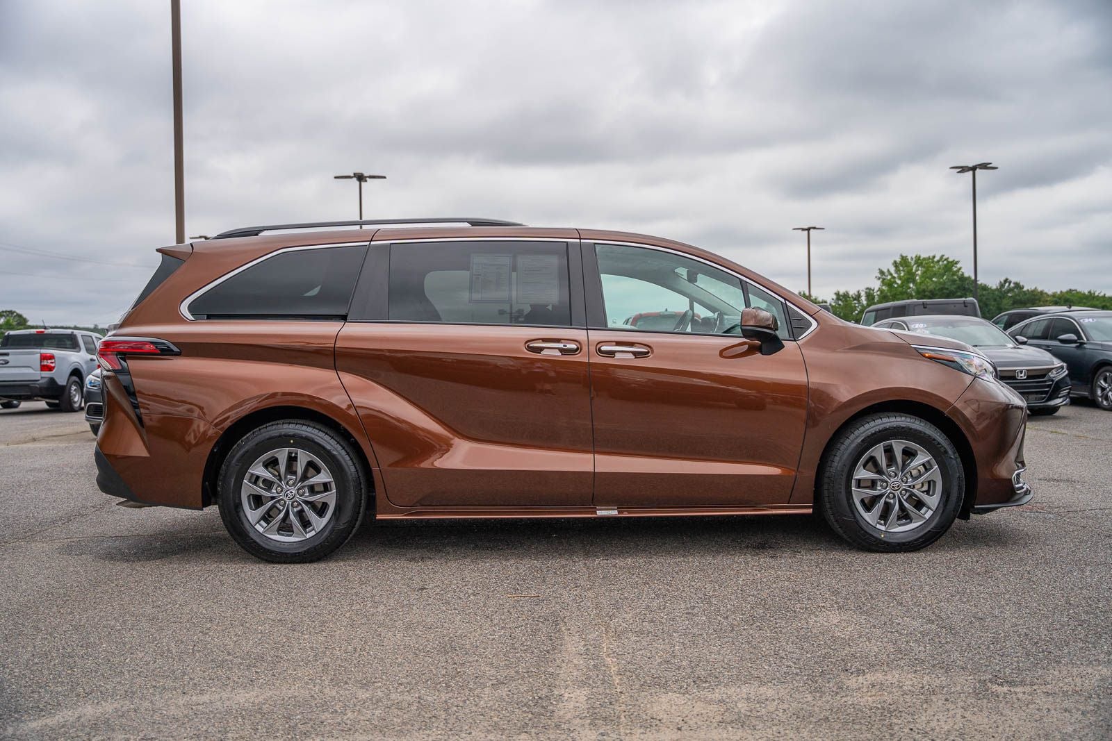 2022 Toyota Sienna XLE 8 Passenger